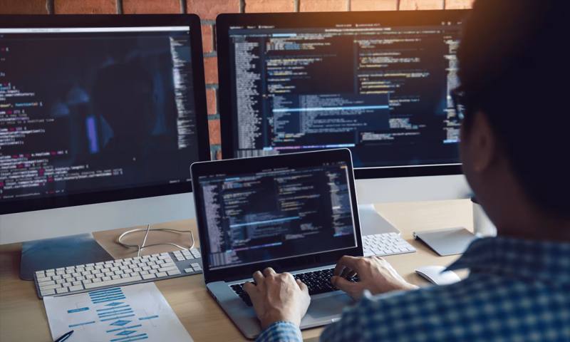 数据科学选型：R与Python如何赋能水富县网站建设？
